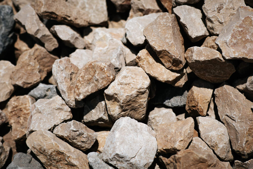 Photo de pierre à gabion jaune calcaire