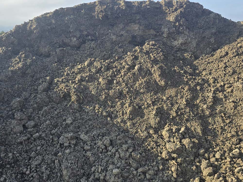 Photo de terre végétale criblée et recyclée